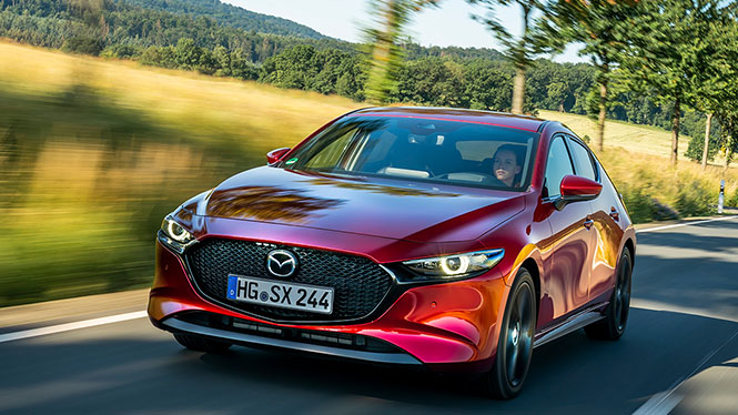 Mazda 3 Gebrauchtwagen in magmarot-metallic