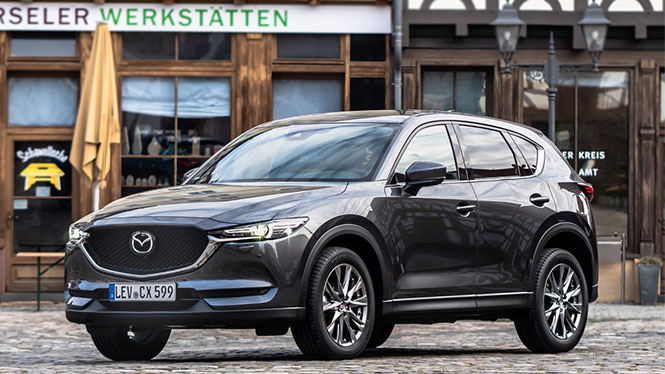 Mazda CX-5 Gebrauchtwagen Sondermodell Homura von schräg vorne in grau